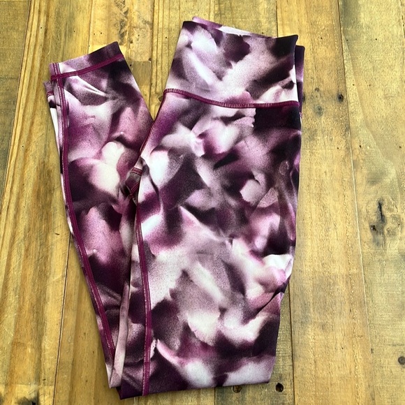 Lululemon Wunder Under high rise crop yoga pants. - Picture 1 of 4